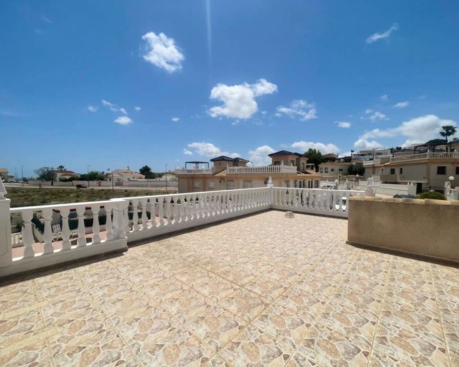 Image No.21-3 Bed Townhouse for sale