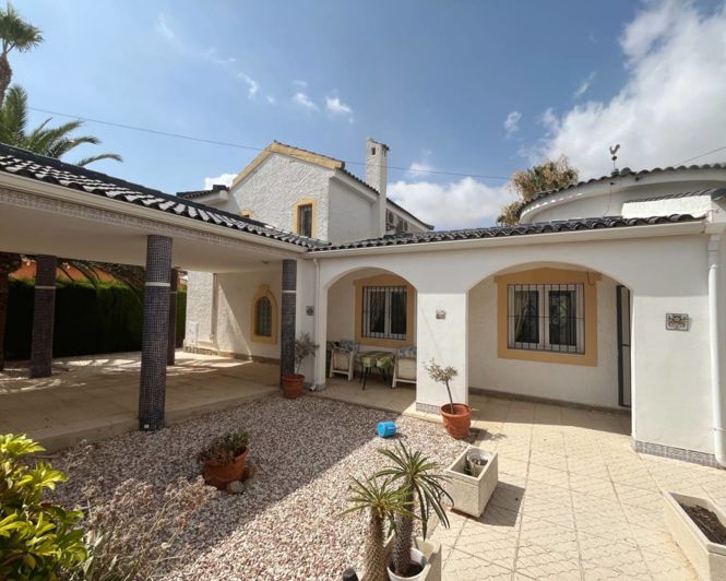 Image No.2-4 Bed Villa for sale