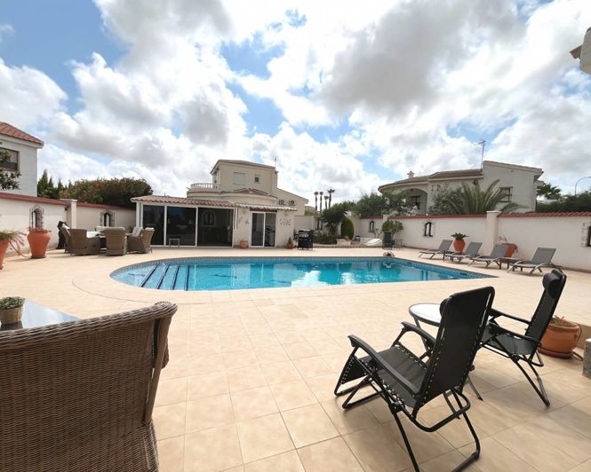 Image No.3-4 Bed Villa for sale