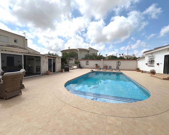 Image No.37-4 Bed Villa for sale