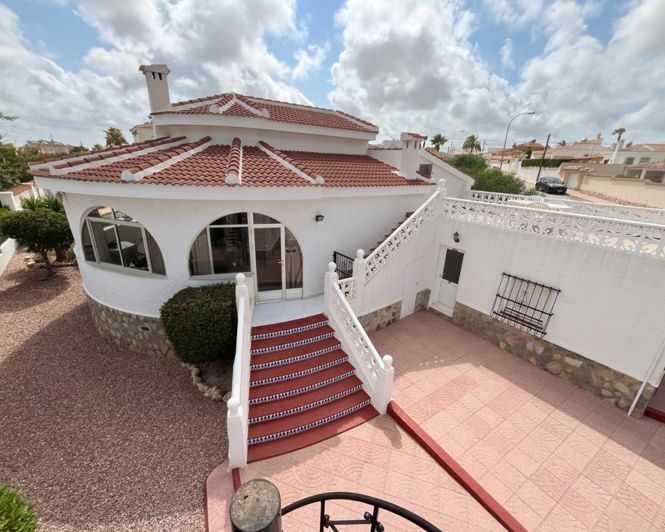 Image No.4-4 Bed Villa for sale