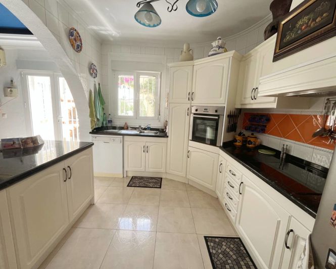 Image No.9-6 Bed Villa for sale