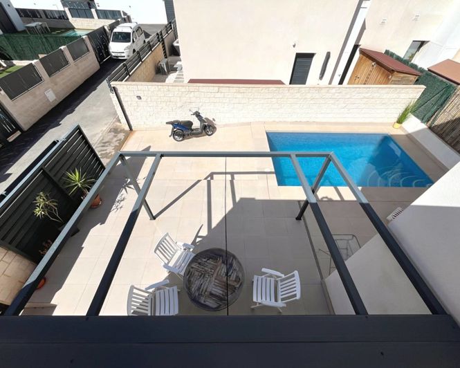 Image No.28-3 Bed Semi-Detached for sale