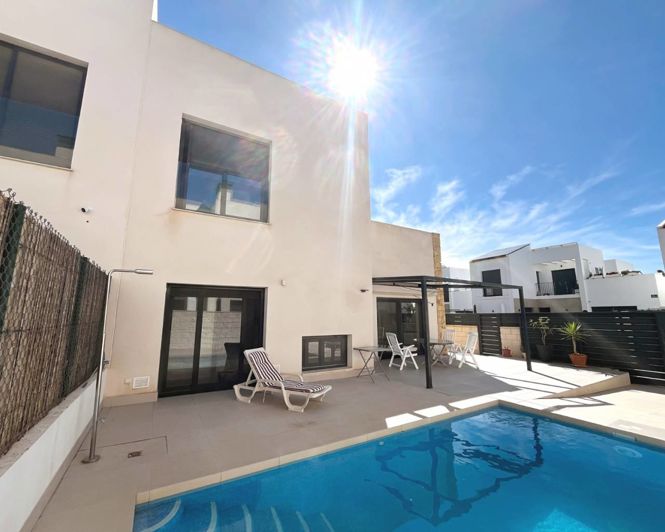 Image No.33-3 Bed Semi-Detached for sale