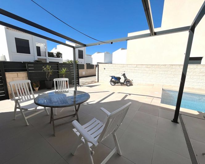 Image No.35-3 Bed Semi-Detached for sale