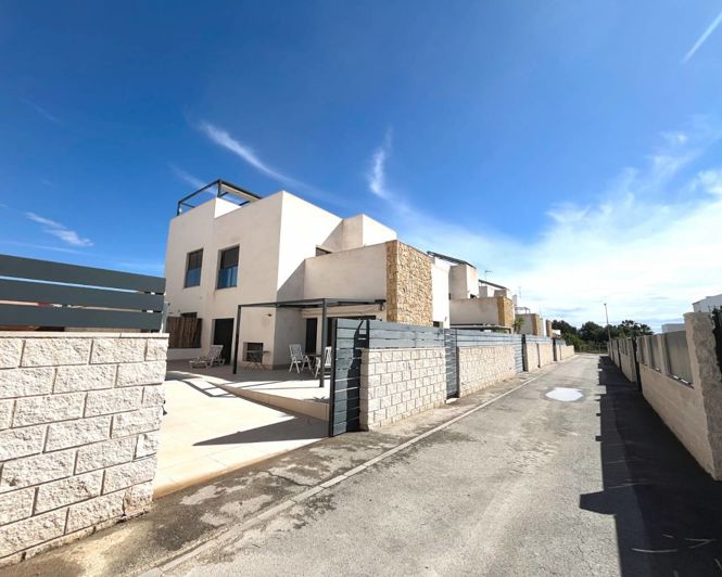 Image No.40-3 Bed Semi-Detached for sale
