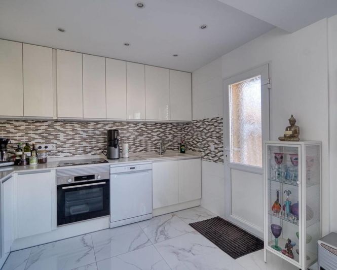 Image No.6-2 Bed House for sale