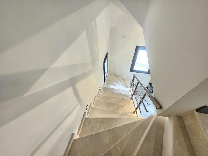 Image No.25-4 Bed Apartment for sale