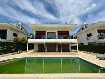 1 - Çalis, Villa