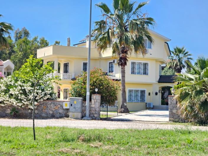 Image No.4-6 Bed Villa / Detached for sale