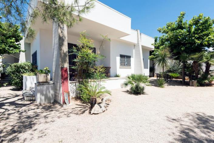 Image No.1-3 Bed Villa / Detached for sale