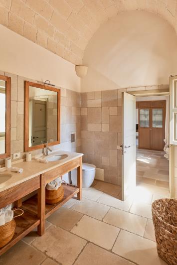 Image No.12-5 Bed Farmhouse for sale