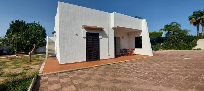 Image No.1-2 Bed Villa / Detached for sale
