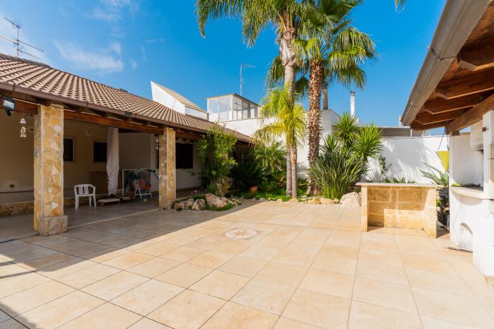 Image No.1-3 Bed Villa for sale