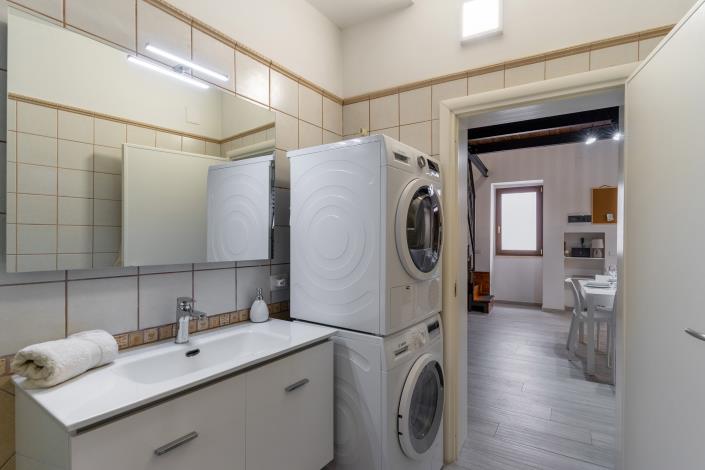 Image No.8-2 Bed Townhouse for sale