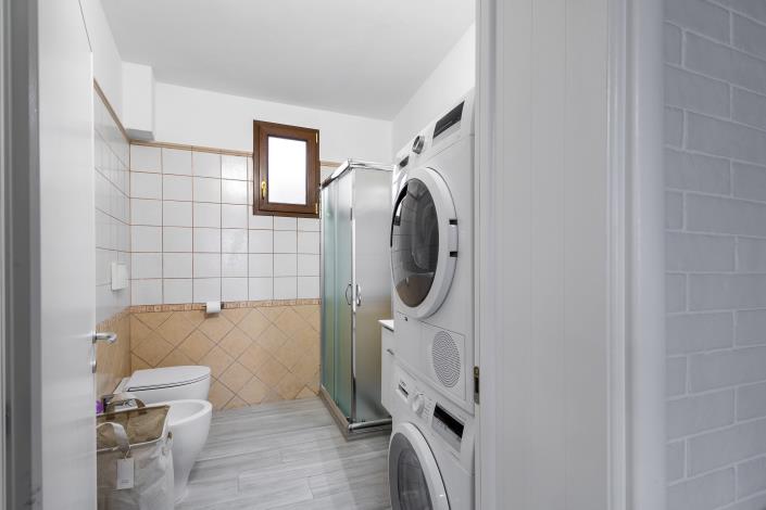 Image No.9-2 Bed Townhouse for sale