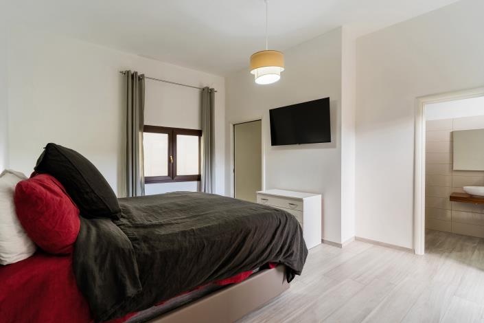 Image No.15-2 Bed Townhouse for sale