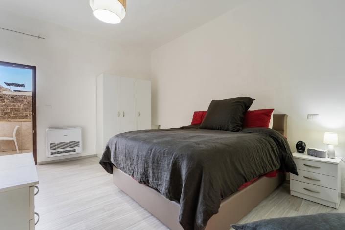 Image No.16-2 Bed Townhouse for sale