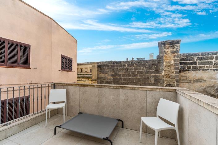 Image No.17-2 Bed Townhouse for sale