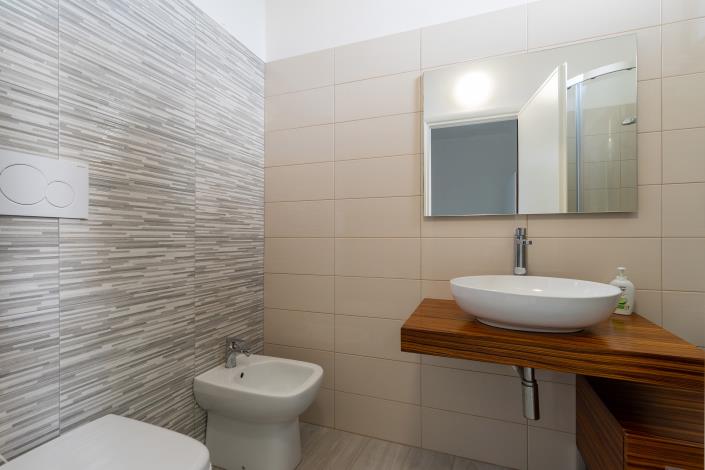 Image No.19-2 Bed Townhouse for sale