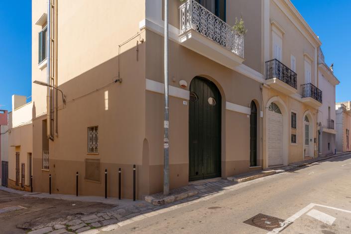 Image No.23-3 Bed Mansion for sale