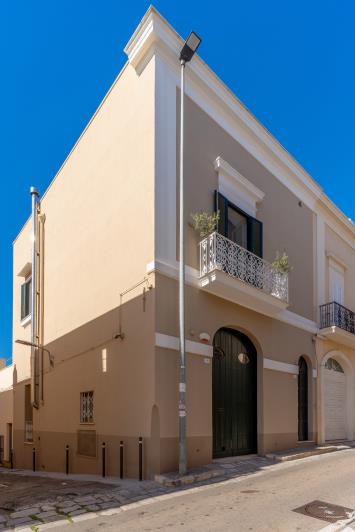 Image No.24-3 Bed Mansion for sale