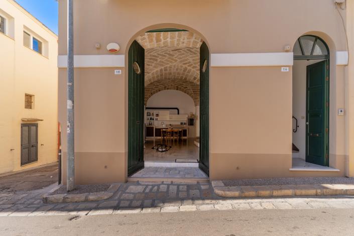 Image No.25-3 Bed Mansion for sale