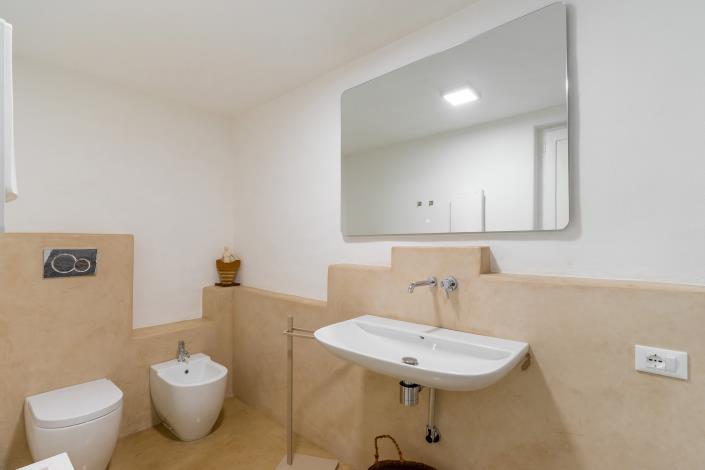 Image No.56-3 Bed Mansion for sale