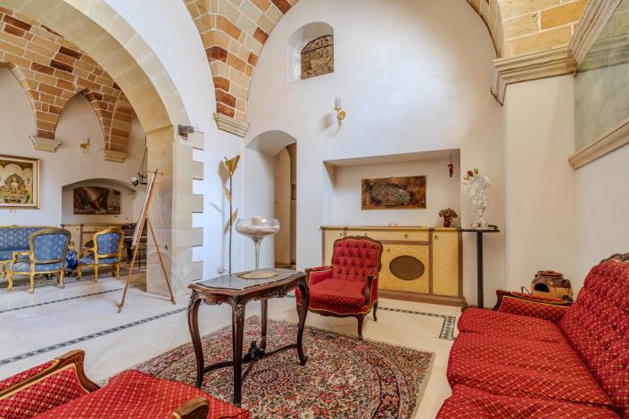 Image No.8-7 Bed Hotel for sale