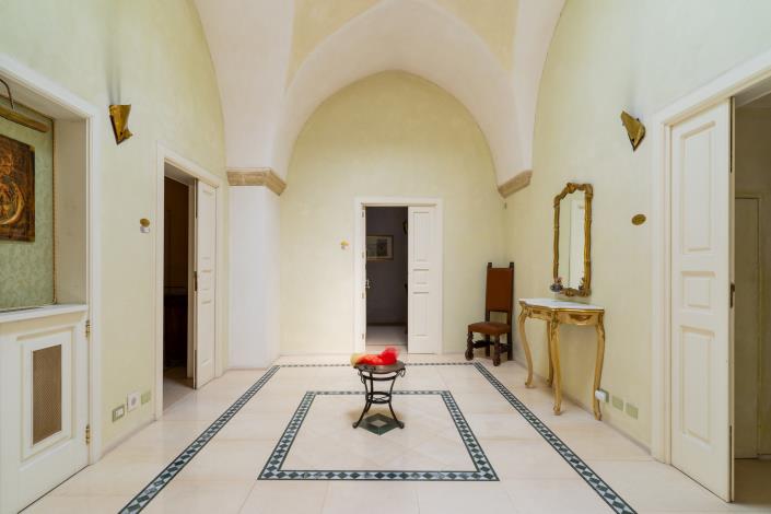 Image No.11-7 Bed Hotel for sale