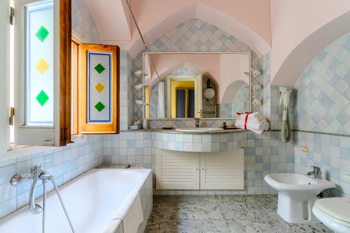 Image No.35-7 Bed Hotel for sale