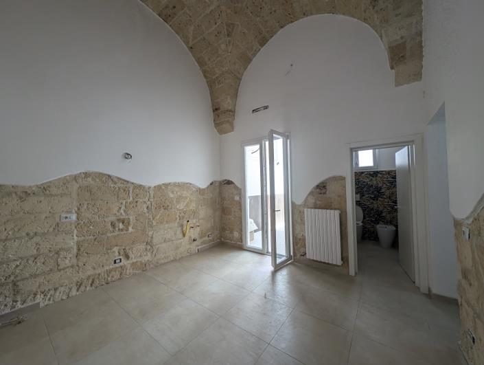 Image No.8-2 Bed Townhouse for sale