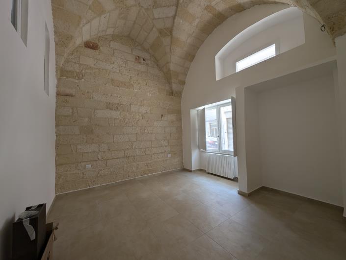 Image No.12-2 Bed Townhouse for sale