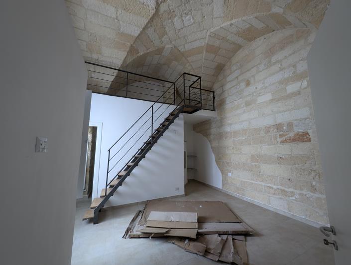 Image No.15-2 Bed Townhouse for sale