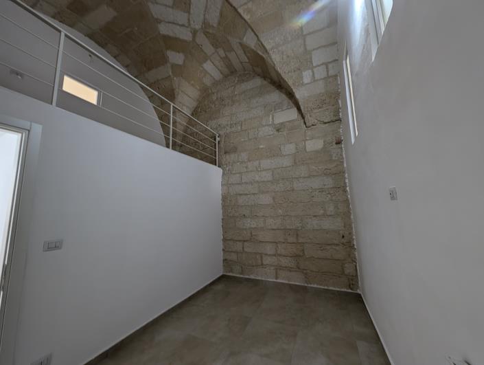 Image No.18-2 Bed Townhouse for sale