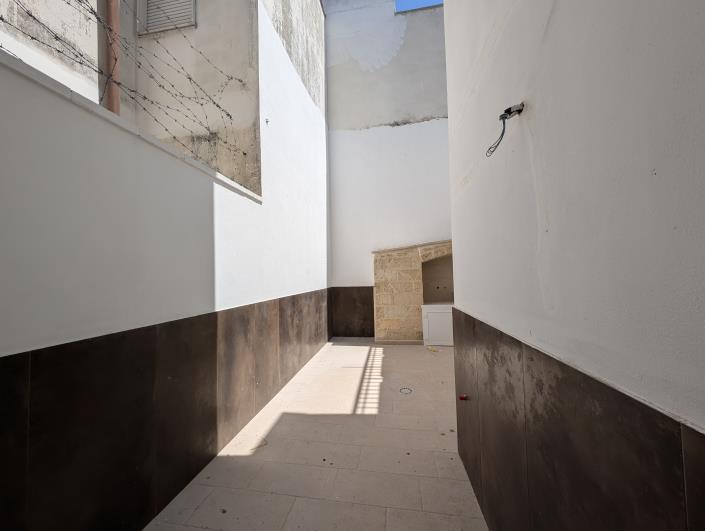 Image No.25-2 Bed Townhouse for sale