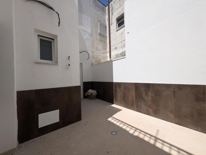 Image No.26-2 Bed Townhouse for sale