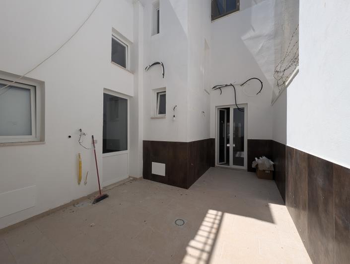 Image No.27-2 Bed Townhouse for sale