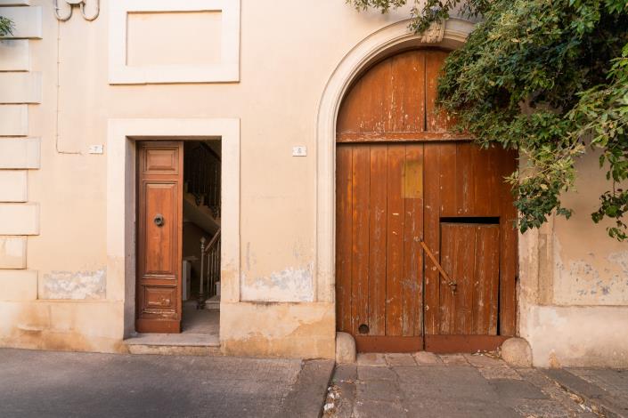 Image No.2-2 Bed Townhouse for sale