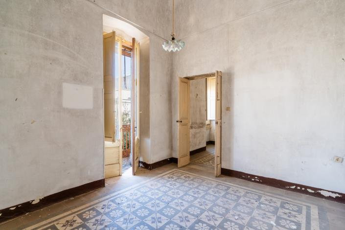 Image No.18-2 Bed Townhouse for sale