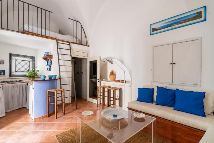 Image No.2-2 Bed Townhouse for sale