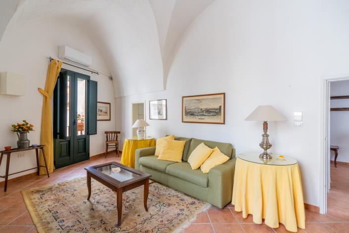 Image No.15-2 Bed Townhouse for sale