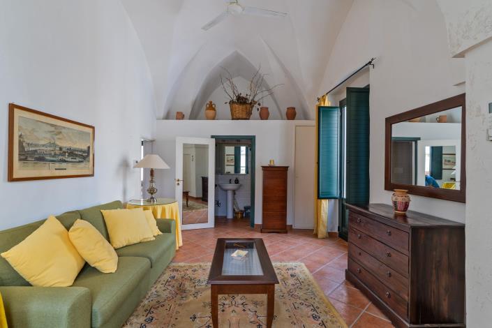 Image No.17-2 Bed Townhouse for sale