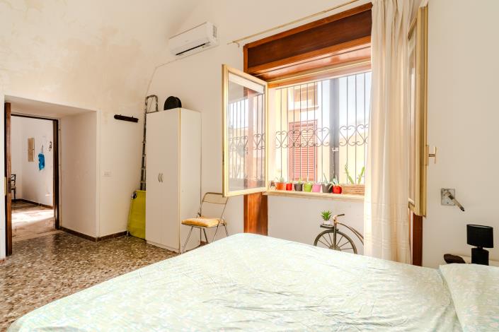 Image No.36-2 Bed Townhouse for sale