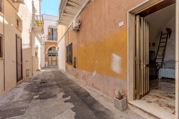 Image No.38-2 Bed Townhouse for sale