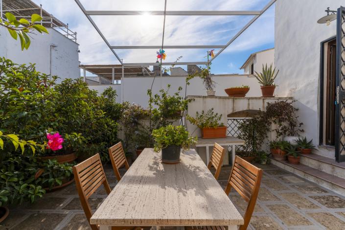 Image No.12-4 Bed Townhouse for sale