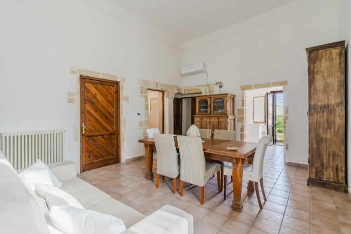 Image No.38-4 Bed Townhouse for sale