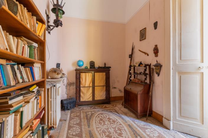 Image No.21-8 Bed Mansion for sale