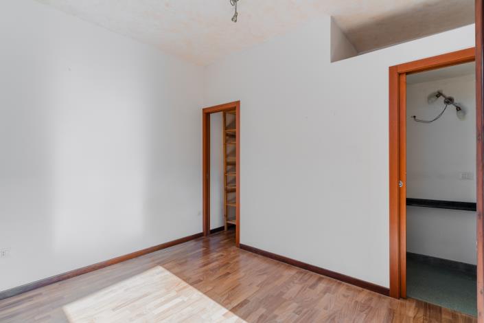 Image No.9-1 Bed Townhouse for sale