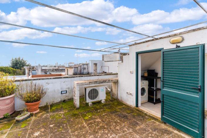 Image No.16-1 Bed Townhouse for sale